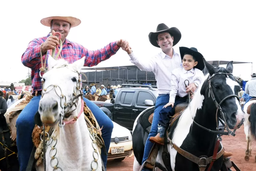 Galeria 01: Regiaoonline Vicentina 38 Anos: Prefeito Cleber e Vice Oncinha realizam Cavalgada Ruralista durante Festa de Aniversário do Município. (Confira as fotos)
