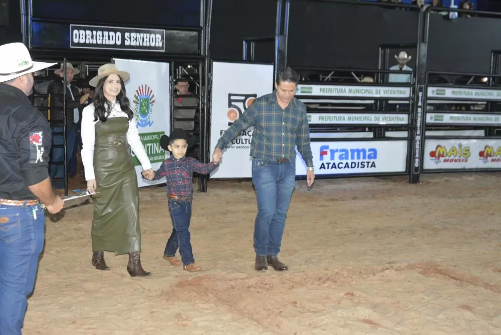 Regiaoonline: Vicentina 38 Anos: Confira as fotos da Abertura do Rodeio na Sexta e no Sábado no Aniversário do Município.