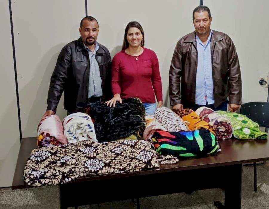 Gerente Hugo, Primeira Dama Adriana e vice prefeito Gil. - Foto: Assessoria