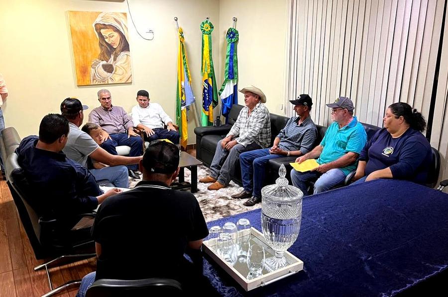 Prefeito Guga e o governador Azambuja estiveram na reunião com os agricultores - Foto: Assessoria