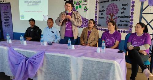 Prefeito Guga durante o seu discurso sobre o Agosto Lilás - Foto: Divulgação