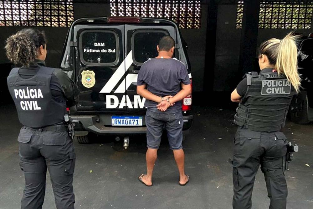 Suspeito foi preso numa residência e levado para a 1ª Delegacia de Polícia de Fátima do Sul Imagem: Divulgação/Policia Civil