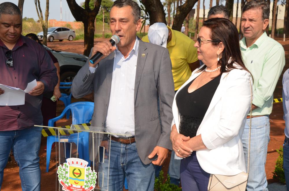 Foto do Prefeito Arites Nantes e da Primeira Dama Irene Alencar