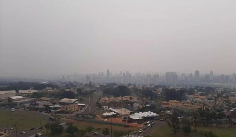 Fumaça de incêndios da Amazônia encobre Campo Grande nesta sexta-feira (9) | Foto: Dendry Rios