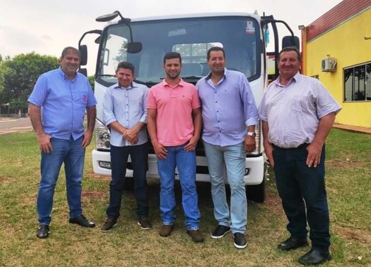 Marcilio, Guga, Gil, Adilço e Eduardo estiveram no momento da entrega - Foto: Assessoria