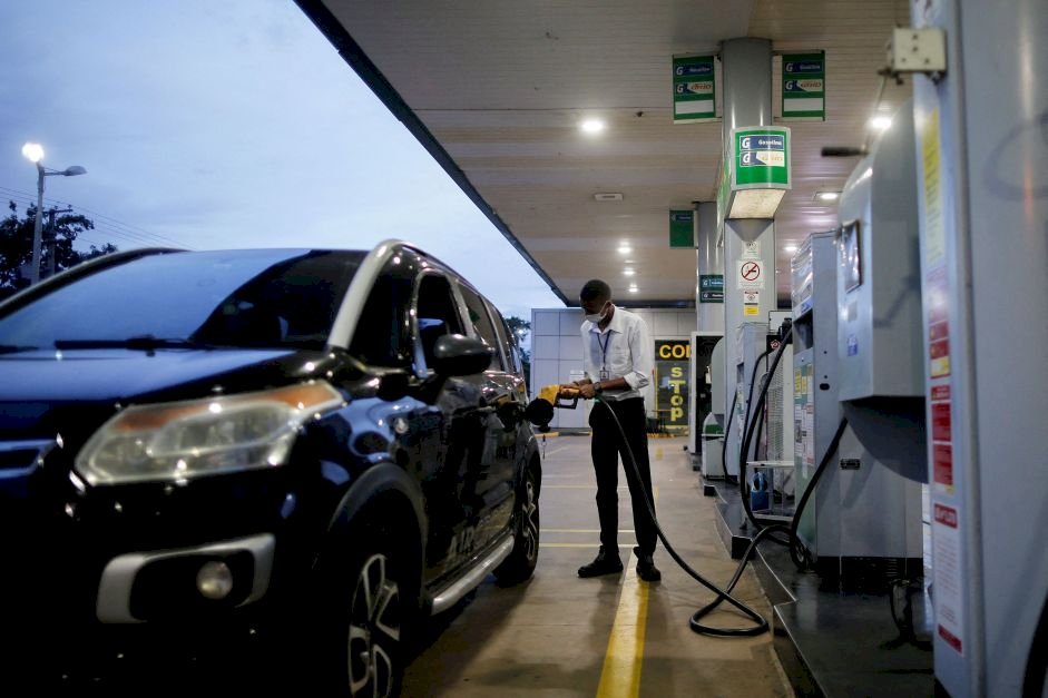 - Amapá teve a maior redução, ante o mês anterior, para a gasolina, de 6,41%, que passou de R$ 5,43 para R$ 5,08 . REUTERS/Adriano Machado/File Photo