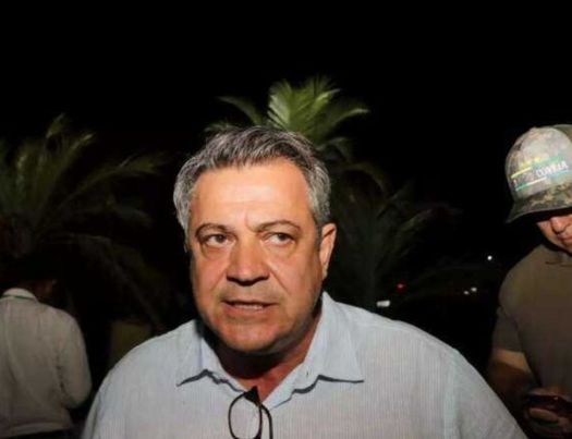 Beto Figueiró ao chegar ao comitê, nos altos da Avenida Afonso Pena, após a apuração, no dia 2 de outubro. (Foto: Paulo Francis/Arquivo)