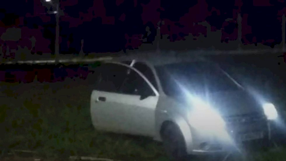 Carro onde estava Ronald e família (Foto: Vale do Ivinhema)