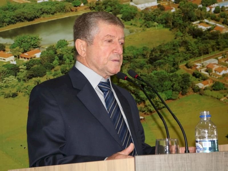 Prefeito Eraldo (d), assina ordem de serviço com o secretário estadual de Saúde, Flávio Brito (e) para construção de nova unidade básica de saúde em Jateí