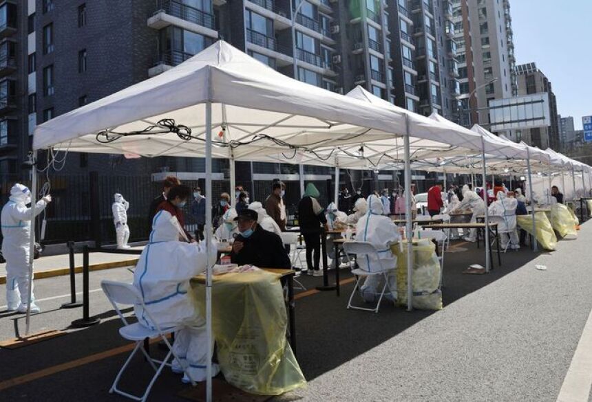 Pequim acendeu o alerta para a covid-19 (Tingshu Wang/Reuters)