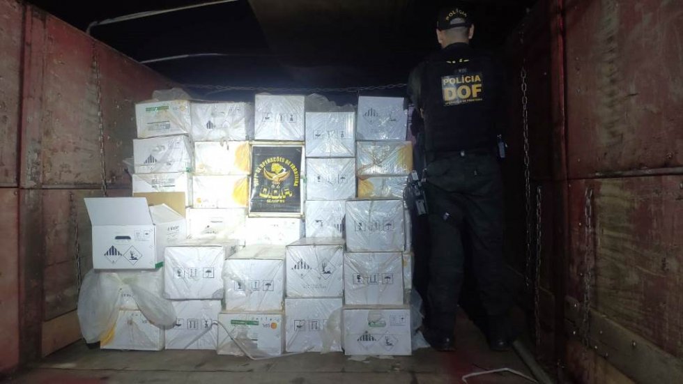  Durante vistoria foram encontrados 41 caixas de inseticidas de origem estrangeira, que totalizaram 410 quilos do material ilícito.