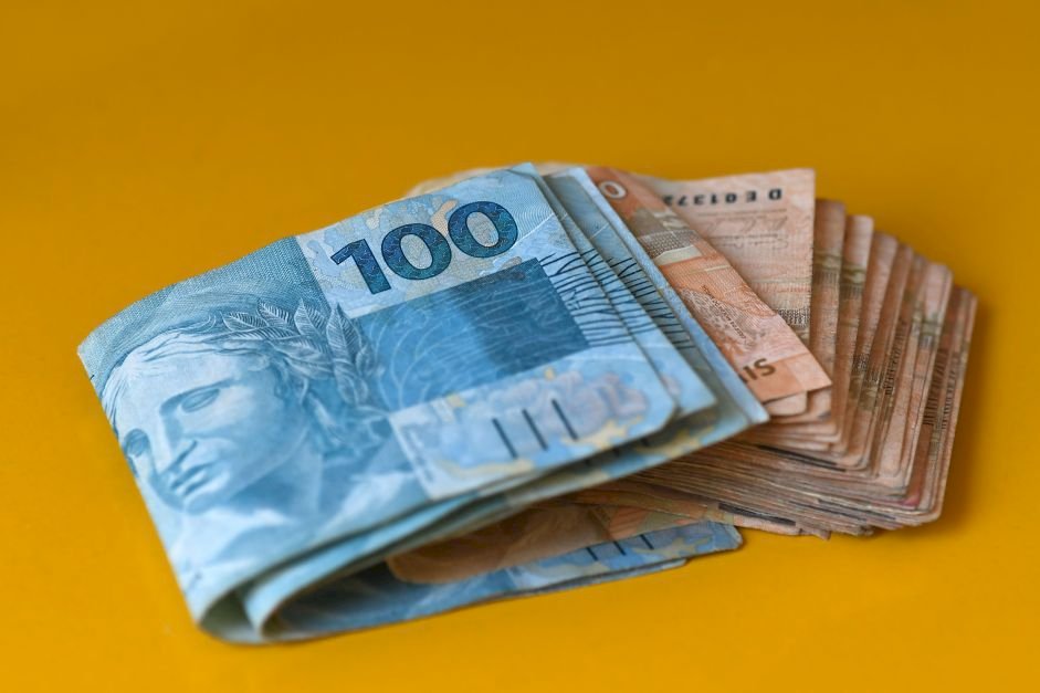 - Valor do piso salarial tem sido alvo de debate ao longo do mês de janeiro Getty Images