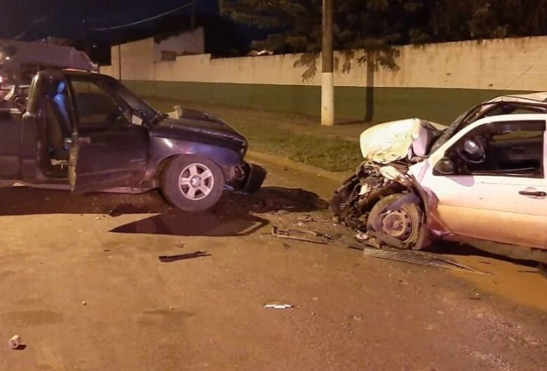Veículos envolvidos na colisão - Crédito: Divulgação PMMS