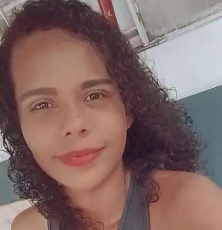 Daniele Alves Veloso, de 28 anos, morta neste domingo. (Foto: Reprodução)