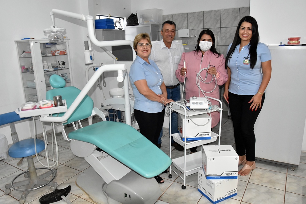 Prefeito Aristeu Nantes secretária de saúde Fabiana Machado, Delma Ferrari, coordenadora de saúde bucal Dayane Machado - Foto Adauto dias / diasms