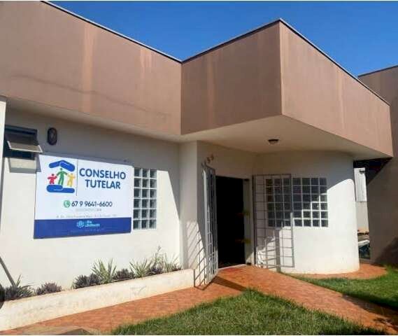 Conselho Tutelar de Rio Brilhante, que acompanha a ocorrência. (Foto: Rio Brilhante em Tempo Real)