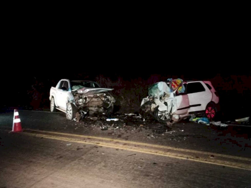 Acidente frontal entre dois veículos que vitimou o Pastor e Mulher grávida de oito meses - Foto: Divulgação RD News