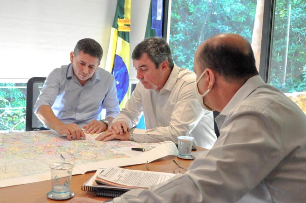 Prefeito Guga e o Governador Eduardo Riedel e o vice Barbosinha - Foto: Max Arantes