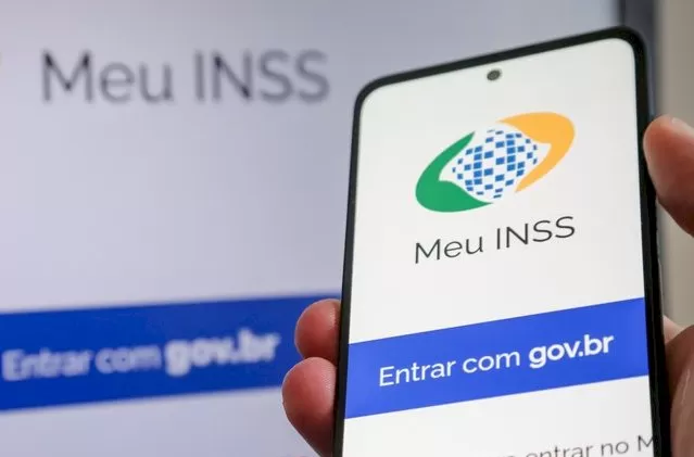 Prova de vida está suspensa, mas só pode ser feita pelo aplicativo Meu INSS ou no banco em que recebe os pagamentos, (Foto: divulgação)