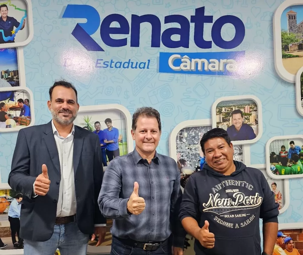 Presidente da Câmara Carlinhos, deputado Renato Câmara e vereador Dorival: parceria em prol da população de Japorã. Foto: E.L. Pernambuco