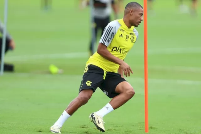 Uruguaio De la Cruz em treino físico no Flamengo (Foto: Gilvan de Souza/CRF)