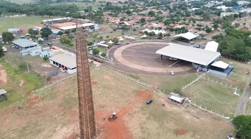 De 28 a 30 de junho: Estrutura para a grande Festa da Fogueira já está montada em Jateí – Fotos: Robinho CM