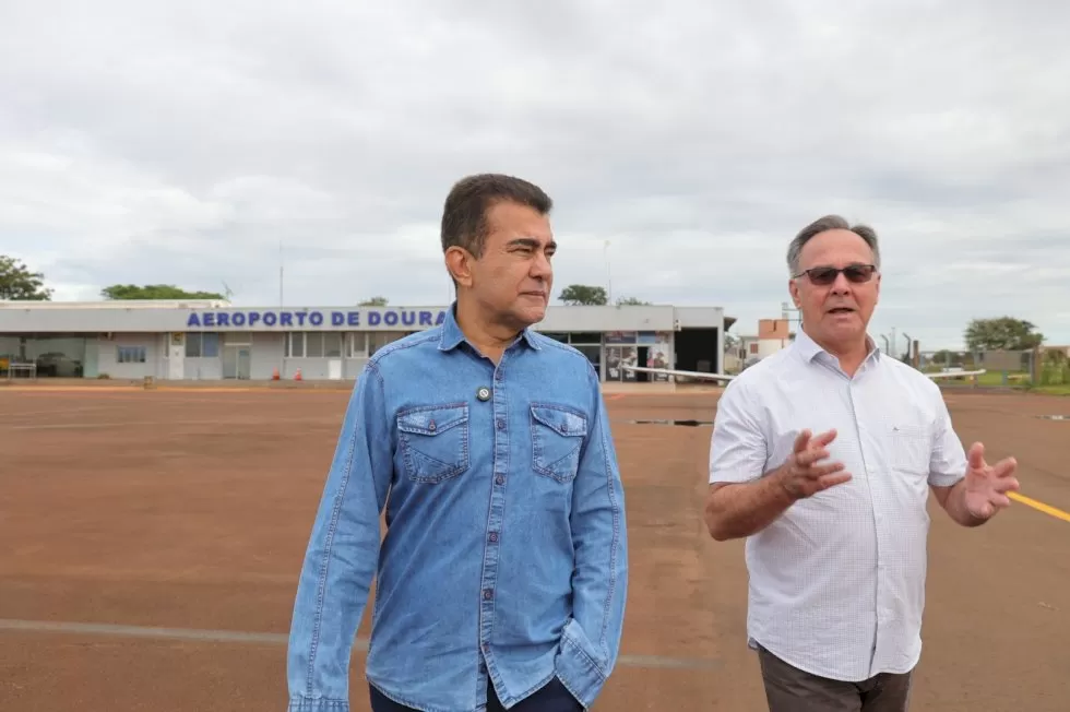 Prefeito Marçal Filho vistoriou a pista do aeroporto de Dourados, que segue para etapas finais para homologação para retomada de voos comerciais. Foto: A. Frota