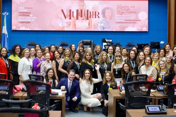 Por proposição do deputado Renato Câmara, a Assembleia realizou uma sessão solene para homenagear 52 mulheres integrantes da BPW, reconhecendo sua contribuição ao empreendedorismo feminino no estado.