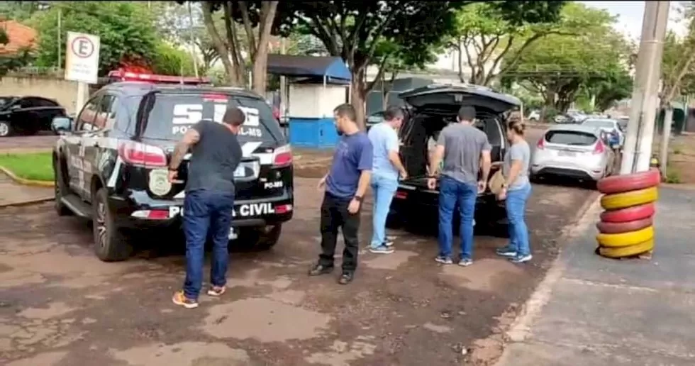 Polícia durante as prisões e apreensões (Reprodução/SIG)