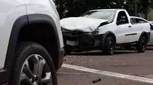 Fiat Strada com a frente destruída - Foto: Madu Livramento, Midiamax
