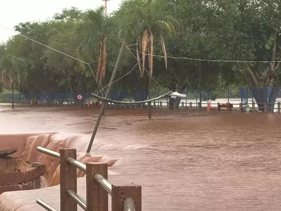 Chuva tomou conta de Campo Grande nesta tarde - Crédito: Gabi Cenciarelli/Campo Grande News