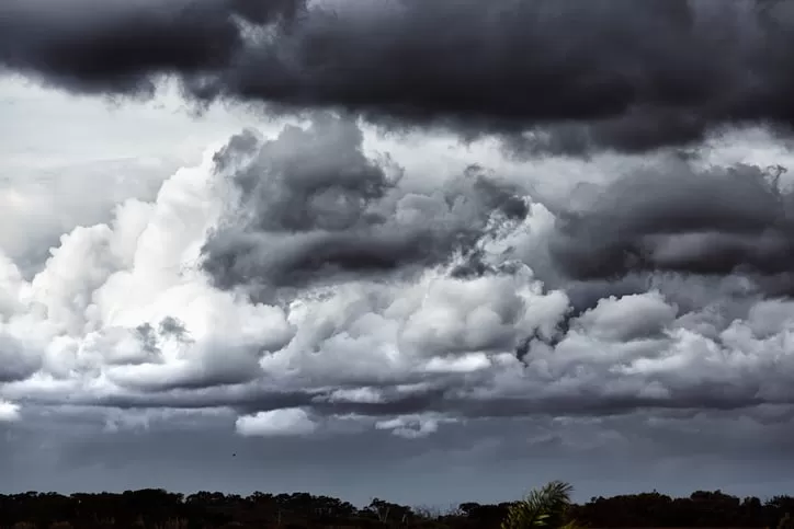 Há riscos de queda de granizo, enchente e queda de galhos nesta quinta-feira (24) - Foto: GettyImages