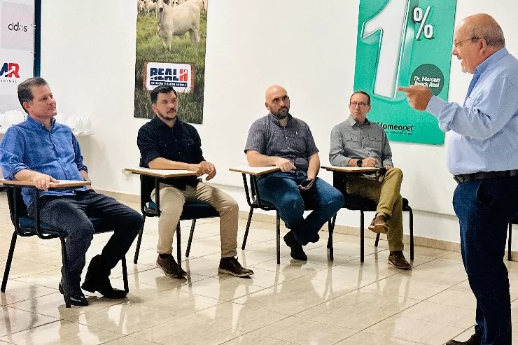 Frente Parlamentar visita indústria a fim de conhecer iniciativas sustentáveis para cadeia do leite.