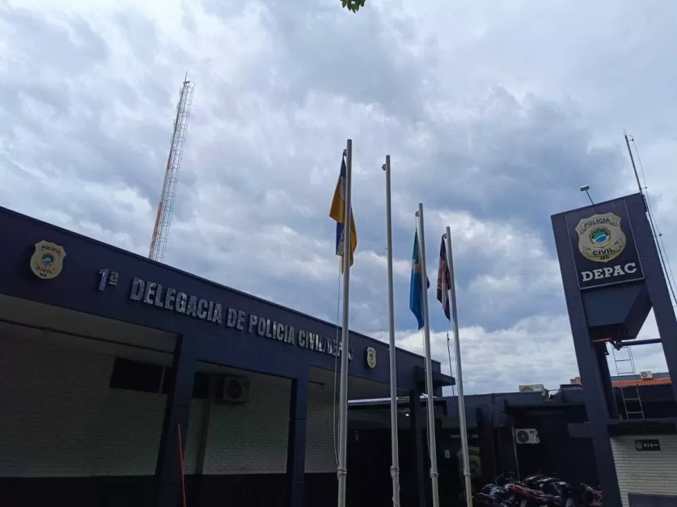 Ela foi autuada por atos obscenos, resistência, desacato e perturbação do sossego - Crédito: Arquivo/Dourados News