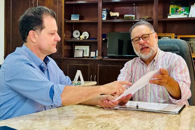 ntônio Roldão, o deputado Renato Câmara destacou a urgência de medidas sanitárias para proteger os mais de dois mil aviários do Estado e garantir a continuidade das exportações frente ao avanço da gripe aviária no país.