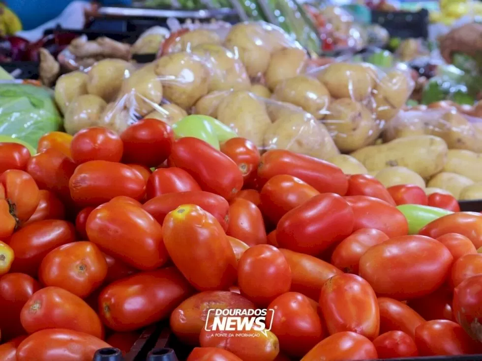 Tomate teve o maior aumento entre os itens da cesta básica em maio, com alta de 11,81%, em Dourados. - Crédito: Clara Medeiros/Dourados News