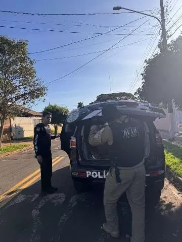 Policiais durante cumprimento de mandados de operação. (Foto: Divulgação)