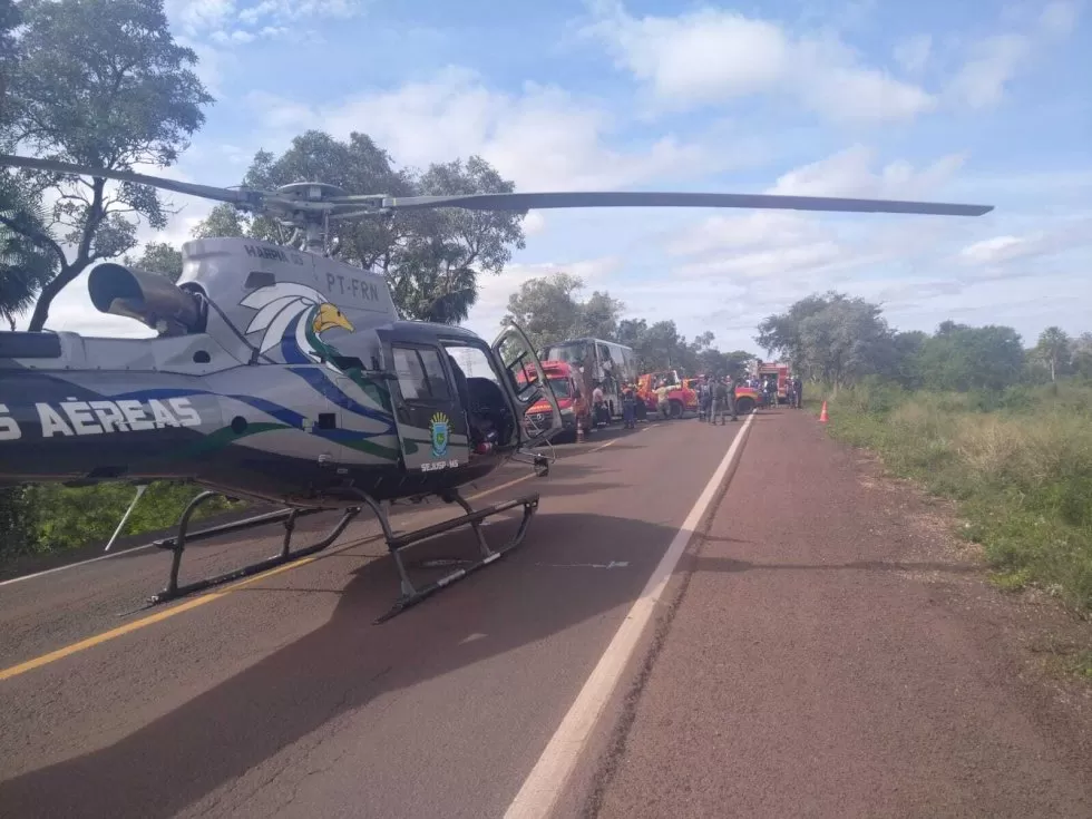 Aeronave Harpia 03 da Coordenadoria Geral de Policiamento Aéreo da SEJUSP teve que pousar na rodovia para o resgate. Foto: Divulgação/PMMS