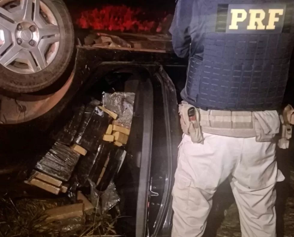 Veículo apreendido com droga - Foto: WhatsApp/Jornal da Nova