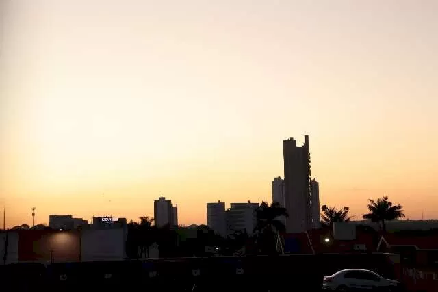 Céu claro nesta manhã em Campo Grande (Foto: Osmar Veiga)