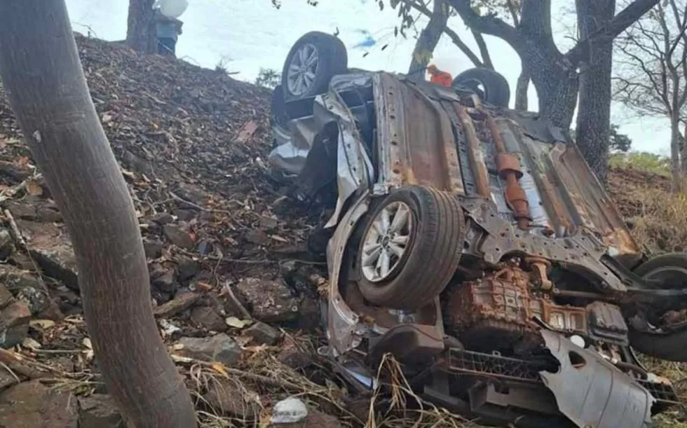 Motorista morreu no local (Foto: Reprodução, Corpo de Bombeiros de Frutal)