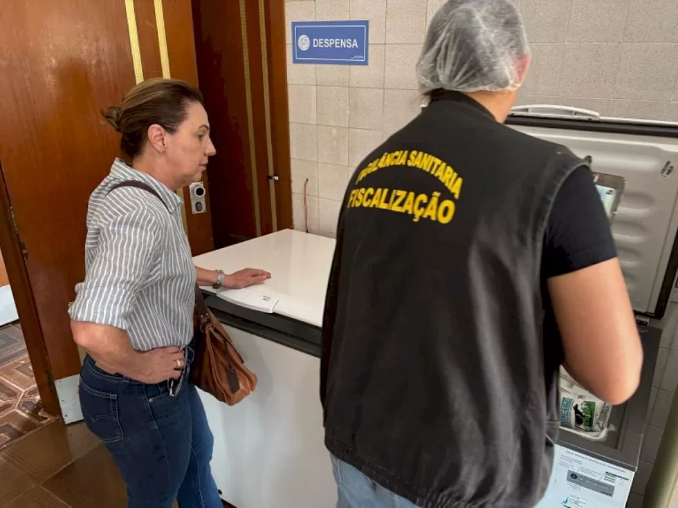 Coordenadora do NAS, defensora Eni Diniz, em fiscalização realizada na unidade em março (Foto: Arquivo/ DPMS)