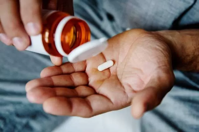 Tratamento contra câncer de idoso prevê uma pílula diária de medicamento caro. (Foto: Divulgação)