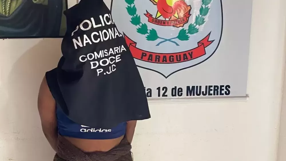 Katia Lorena foi presa nesta quinta-feira (17), informa a polícia paraguaia. (Foto: Reprodução/Última Hora) ... veja mais em https://www.campograndenews.com.br/cidades/interior/suspeita-de-queimar-gravida-viva-e-presa-na-fronteira-com-ms