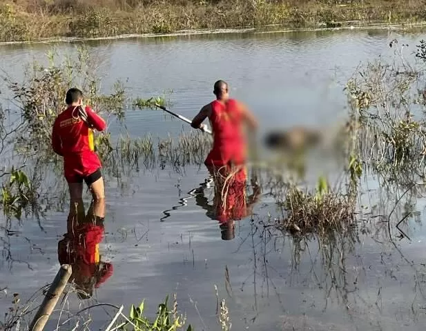 Corpo de Bombeiros fez resgate do cadáver na tarde desta quinta-feira (17). (Foto: Direto das Ruas)