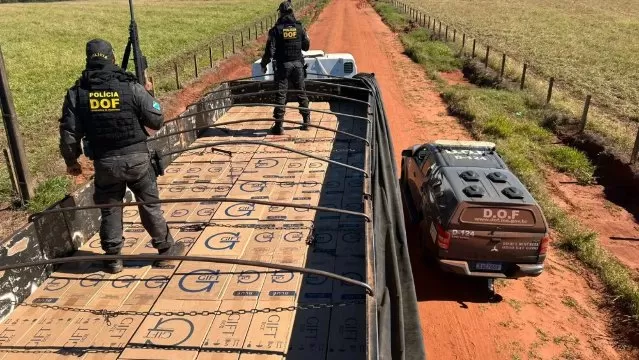 Carga de cigarros foi apreendida em estrada vicinal de MS. (Foto: Reprodução/DOF)