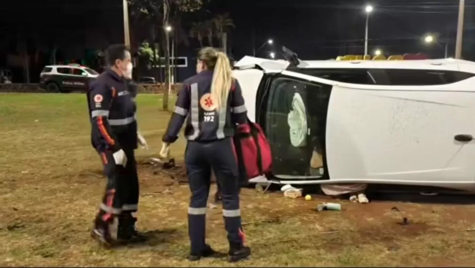 Motorista perdeu controle do veículo. (Foto: Reprodução, Sidney Bronka)