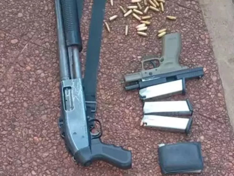 Armas e munições apreendidas com trio que tentava assaltar imobiliária