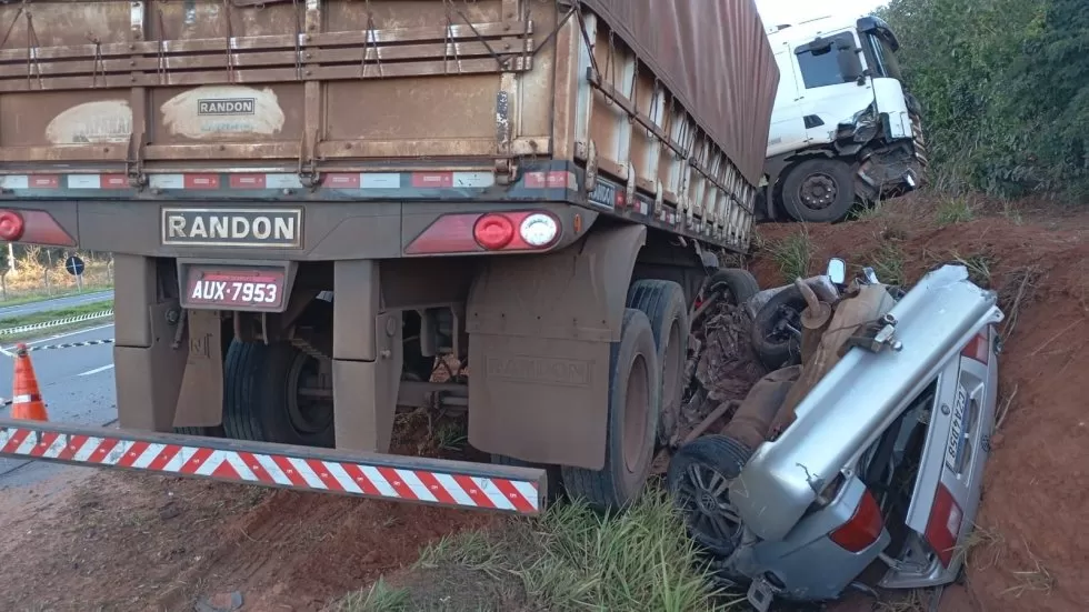 Acidente aconteceu na manhã desta segunda-feira (11) - Fotos: Jornal da Nova