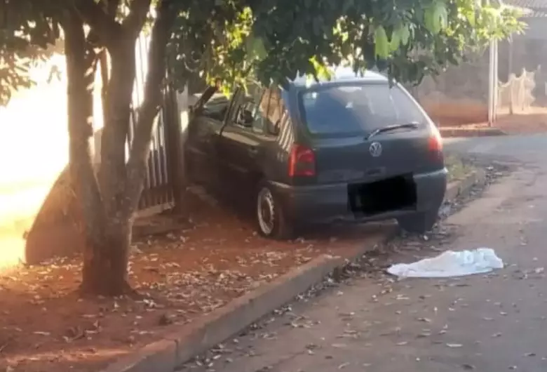 Veículo que atropelou e matou a jovem em MS - Crédito: Site Mais CG